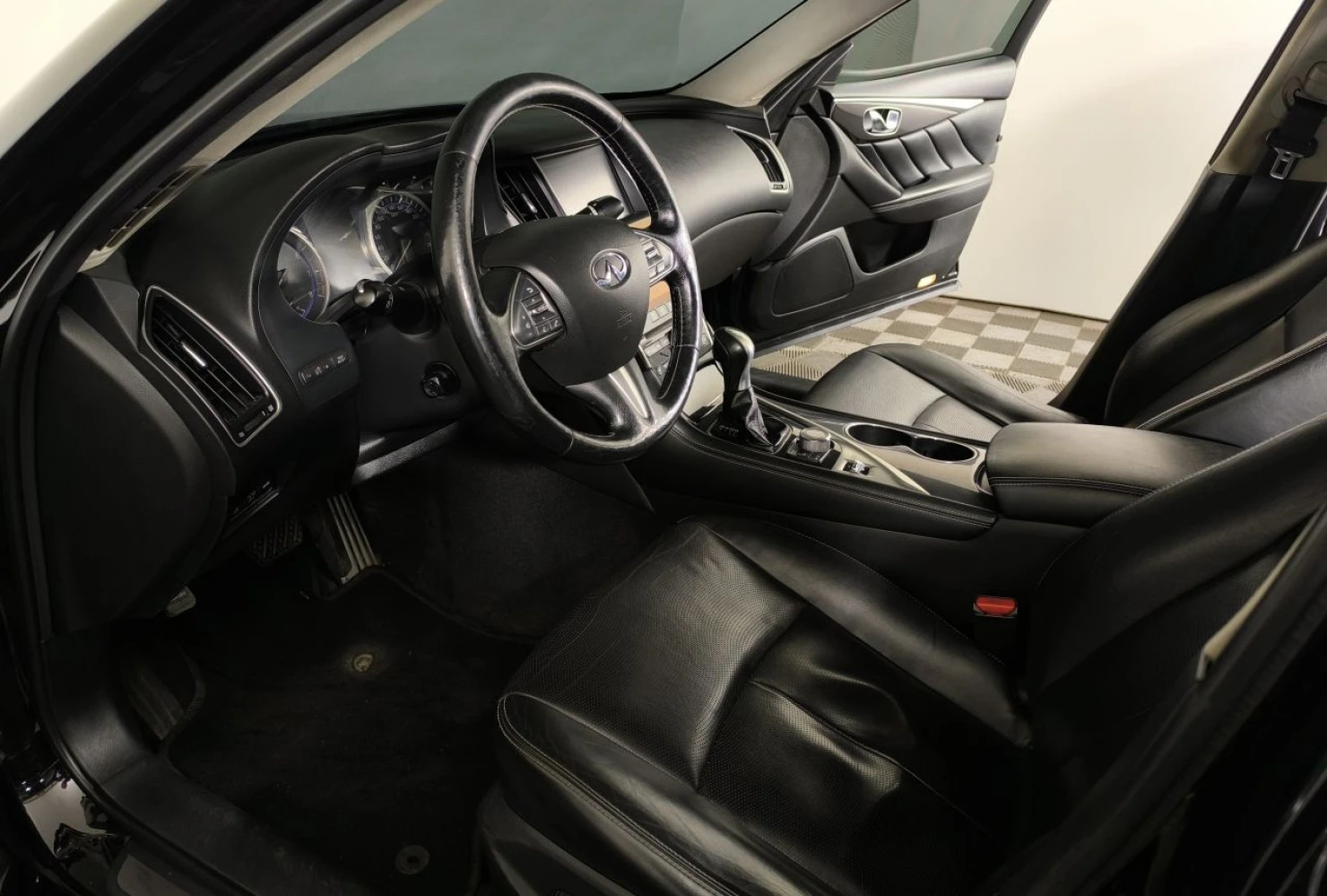 Infiniti Q50, 2015