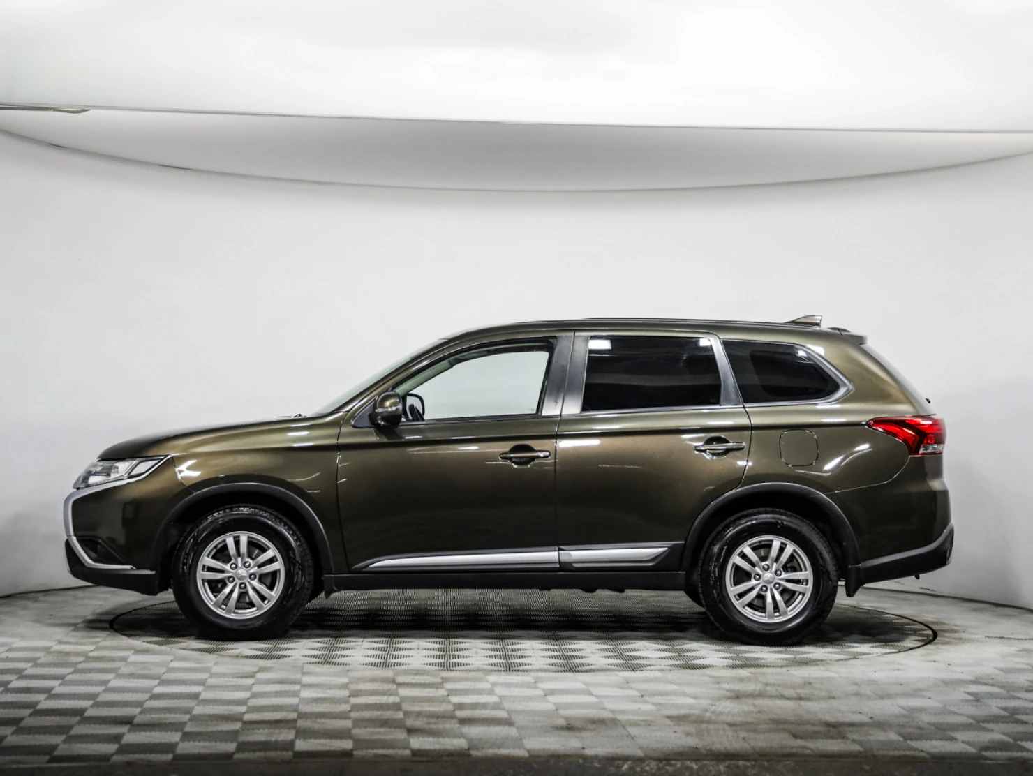 Mitsubishi OUTLANDER, 2020