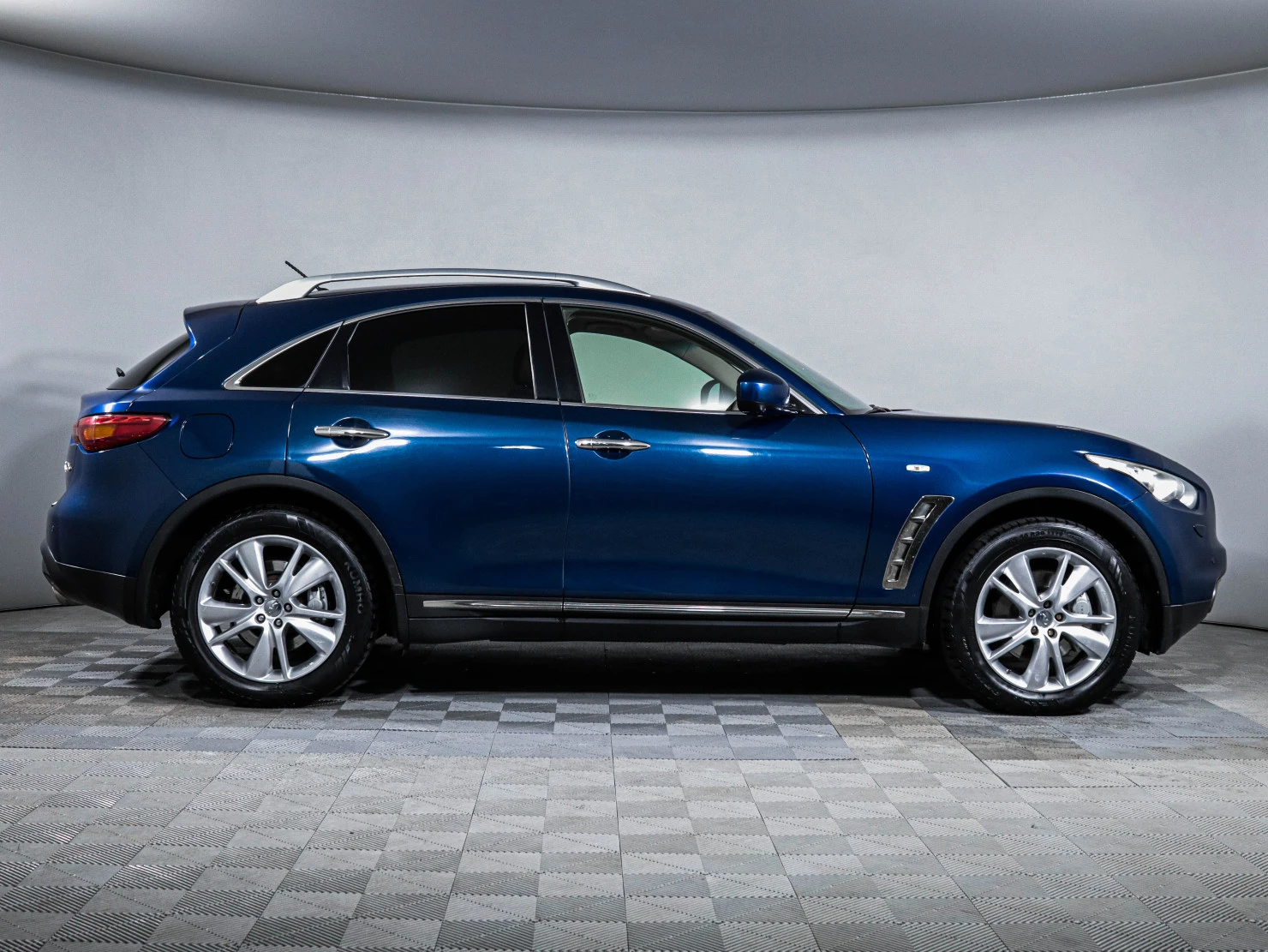 Infiniti FX, 2012