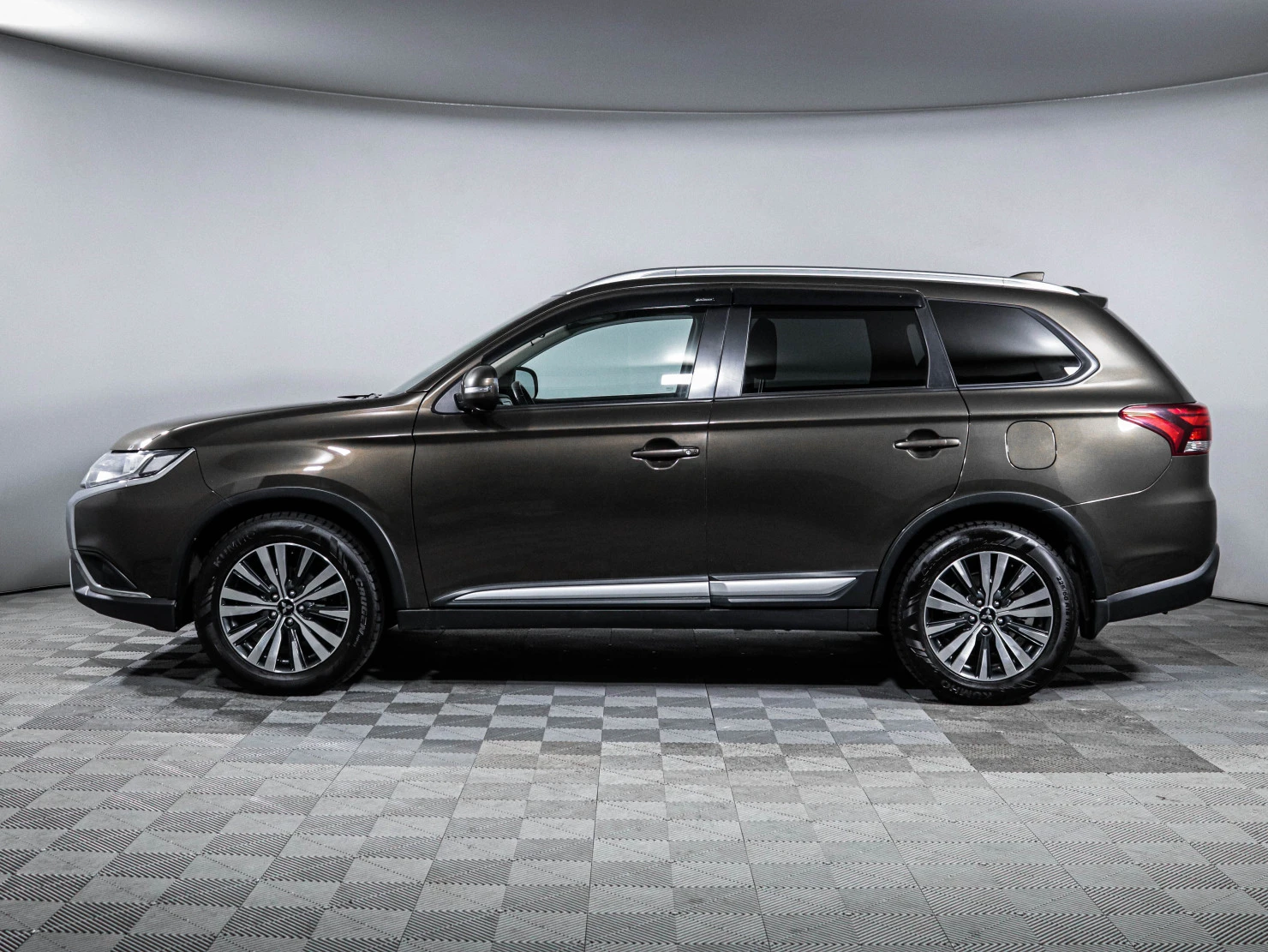 Mitsubishi OUTLANDER, 2019