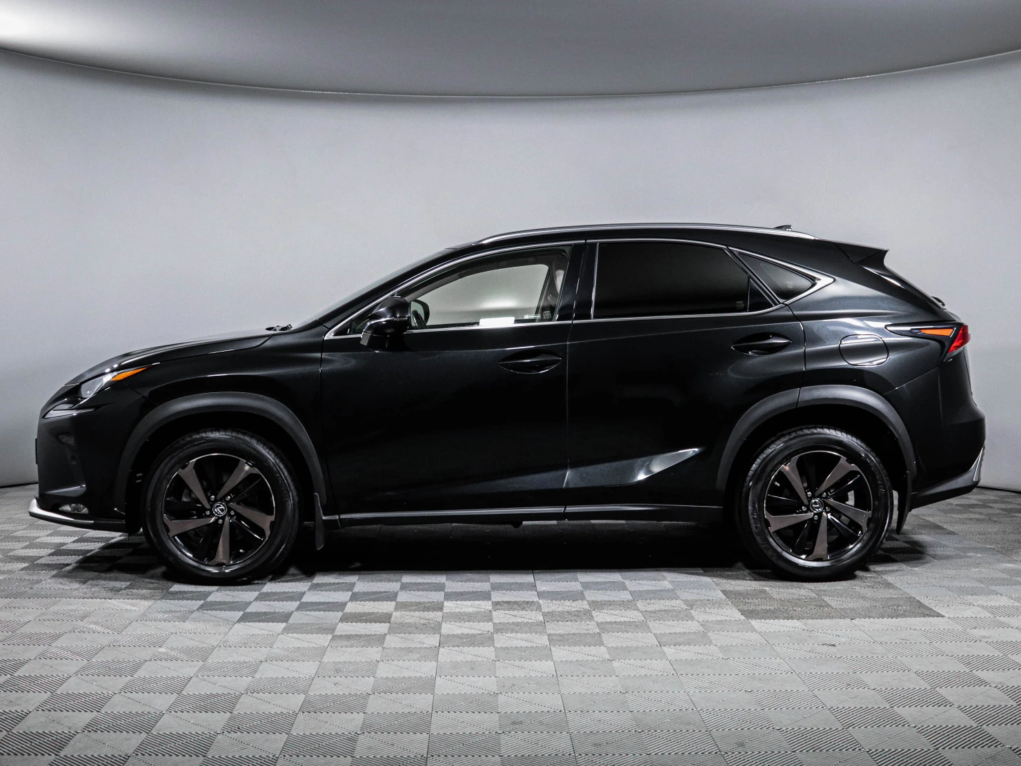 Lexus NX, 2020