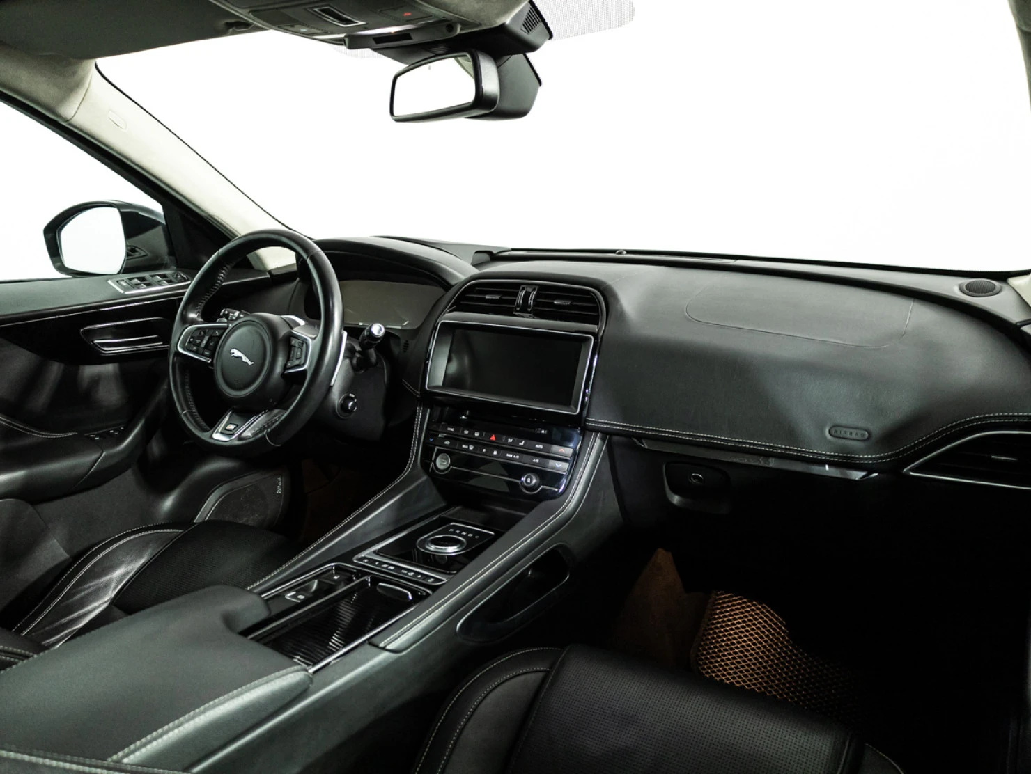 Jaguar F-PACE, 2016