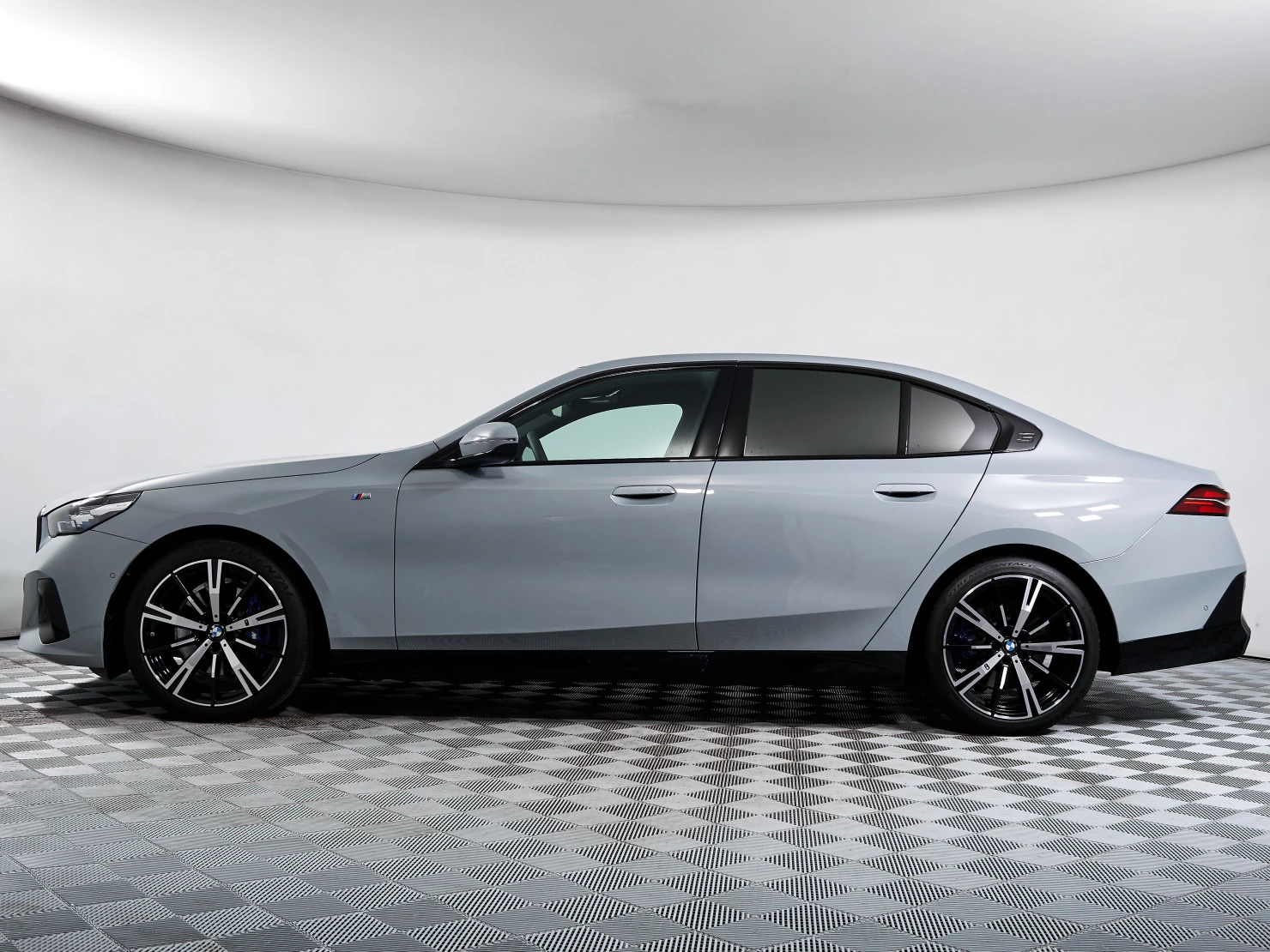 BMW 5 серии, 2025