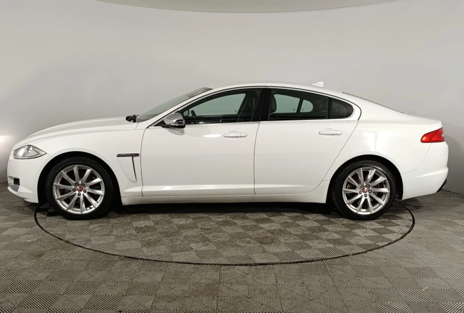 Jaguar XF, 2014