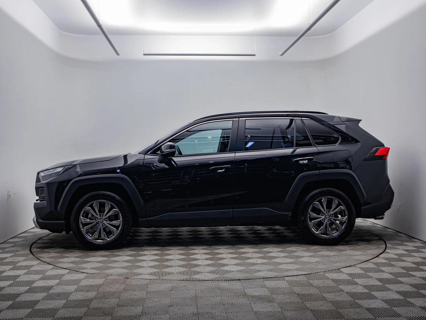 Toyota RAV4, 2023