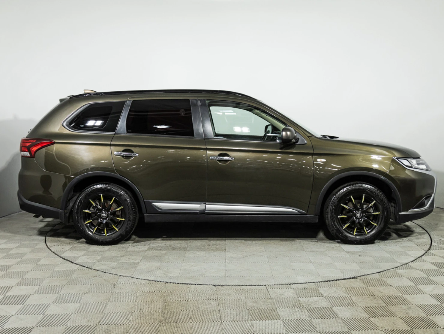 Mitsubishi OUTLANDER, 2019