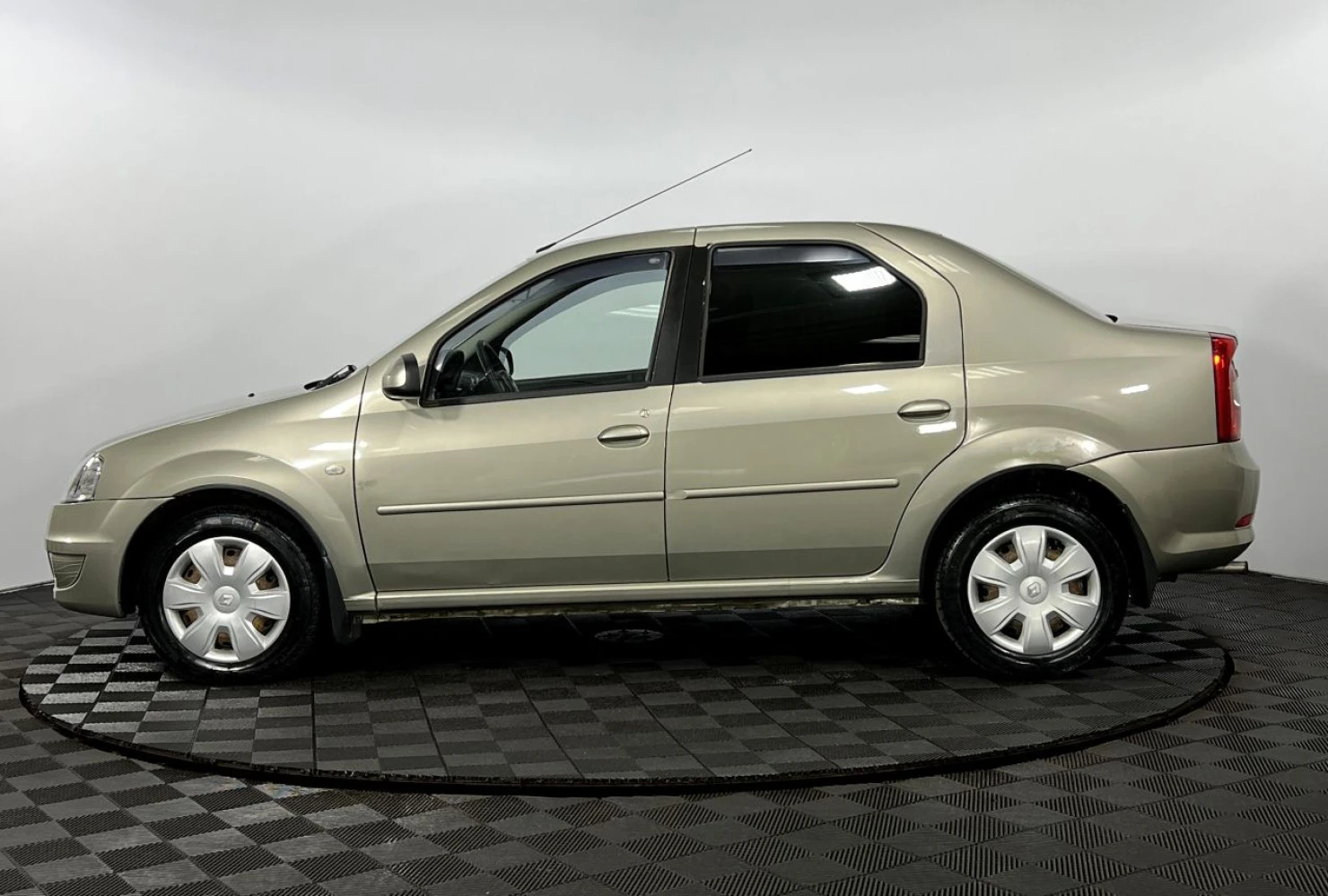 Renault Logan, 2012