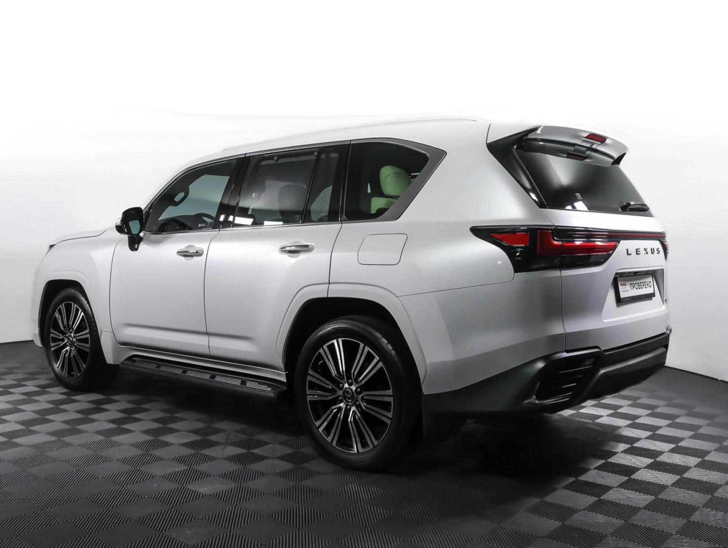 Lexus LX, 2022