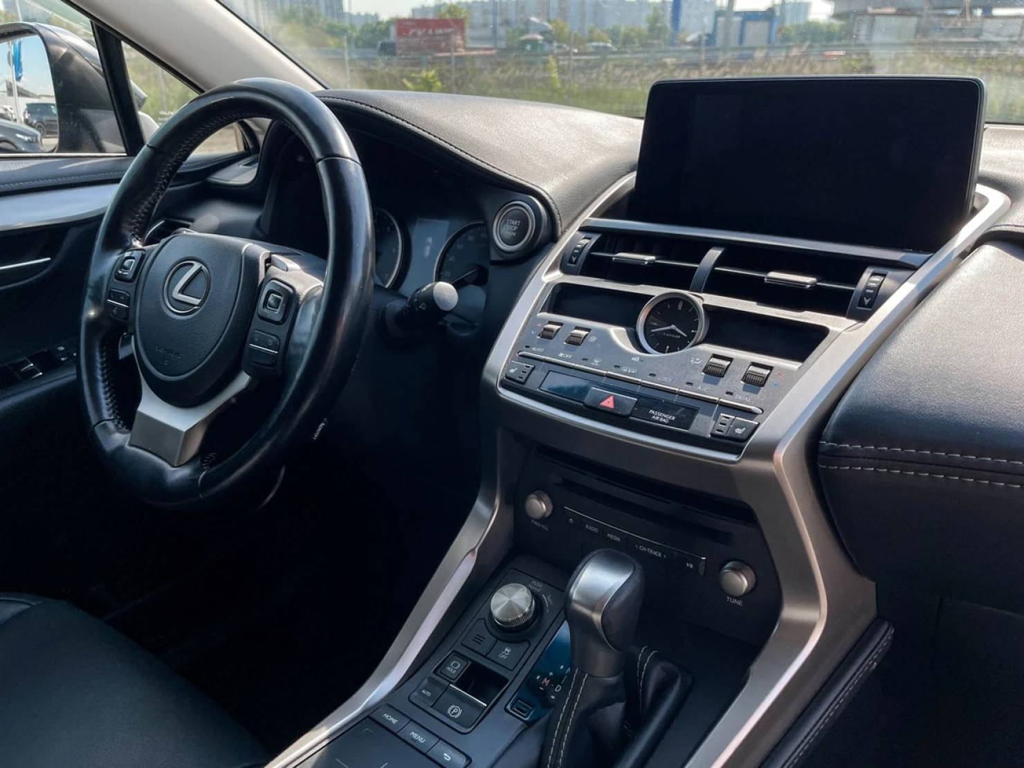 Lexus NX, 2020