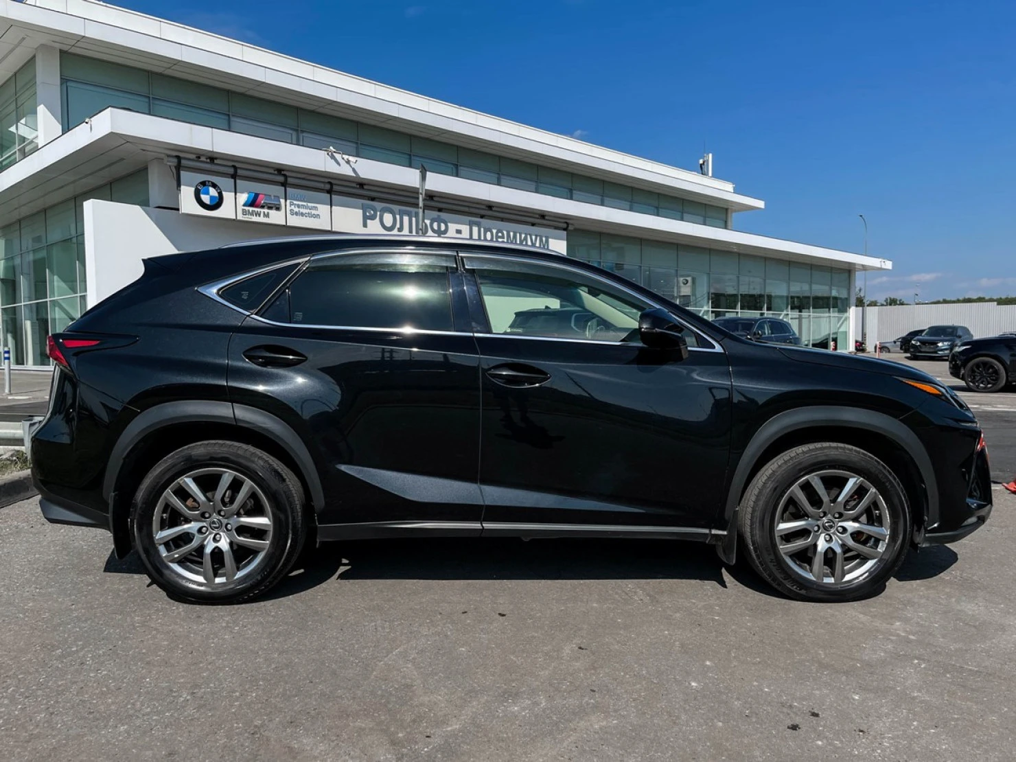 Lexus NX, 2020