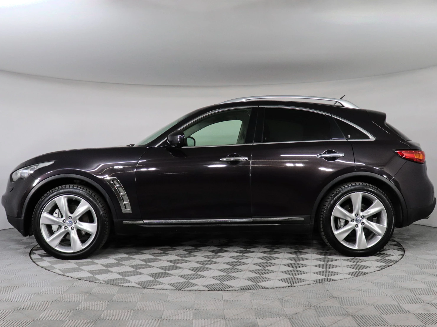 Infiniti FX, 2010