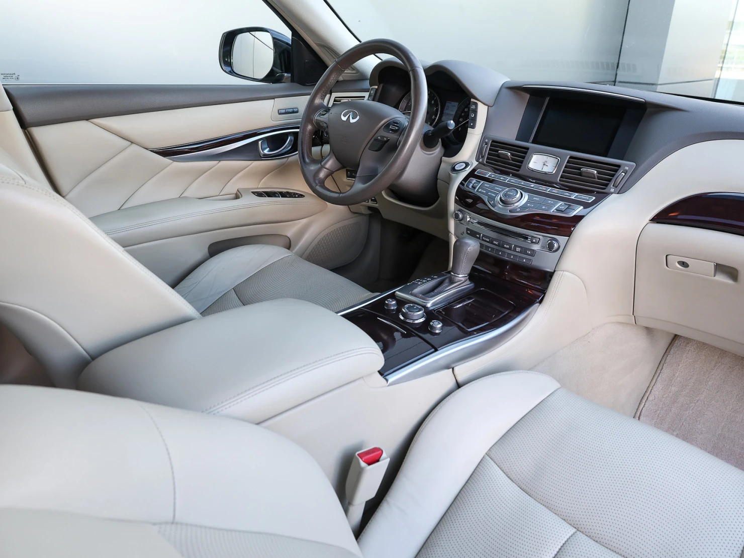 Infiniti Q70, 2015