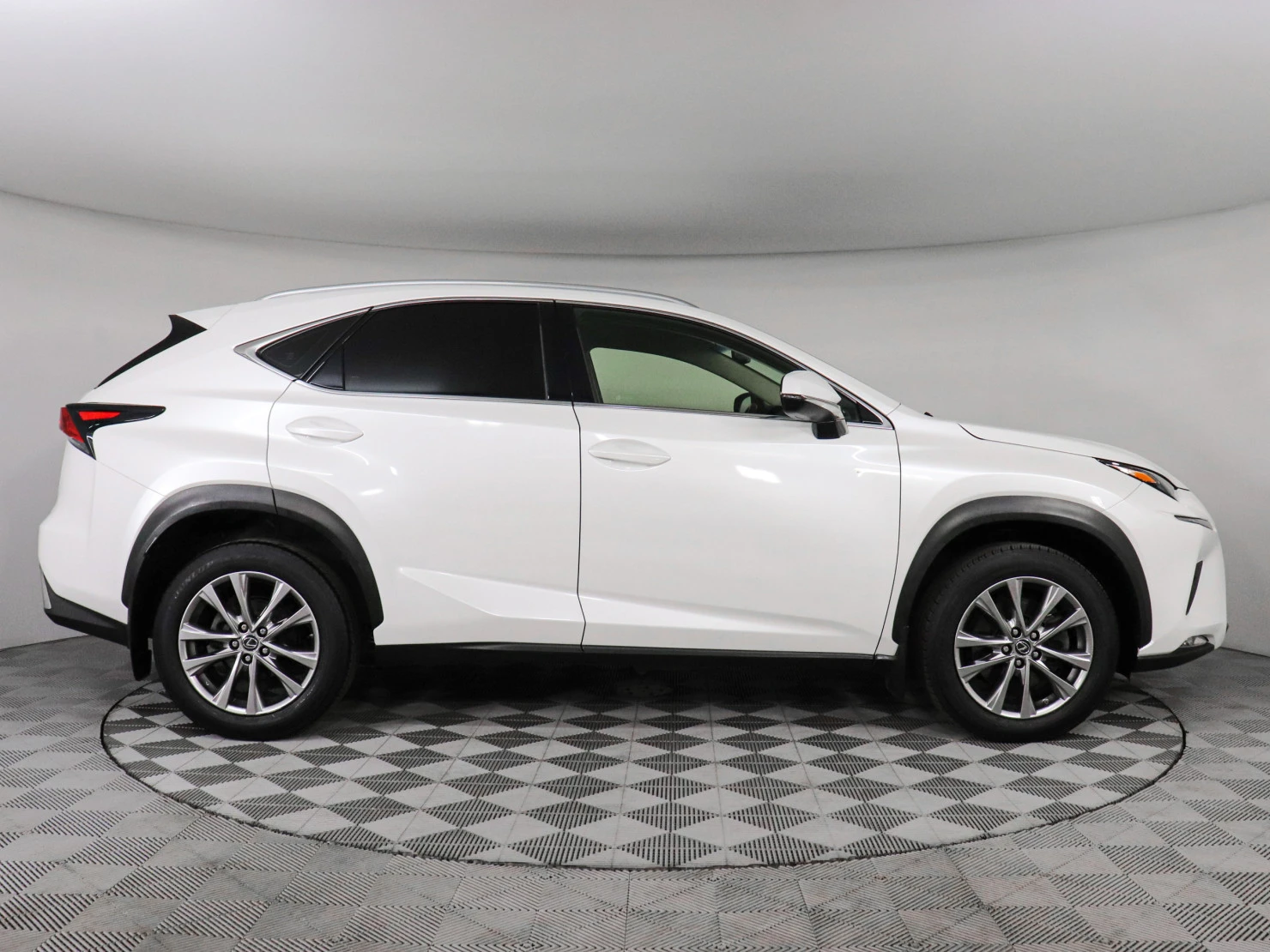 Lexus NX, 2017