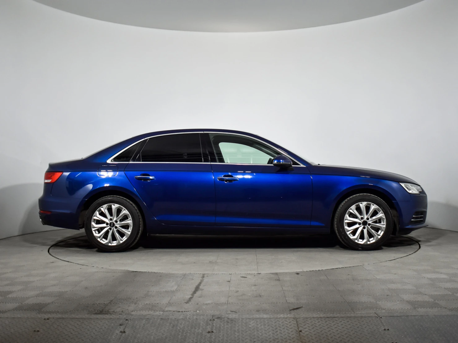 Audi A4, 2015