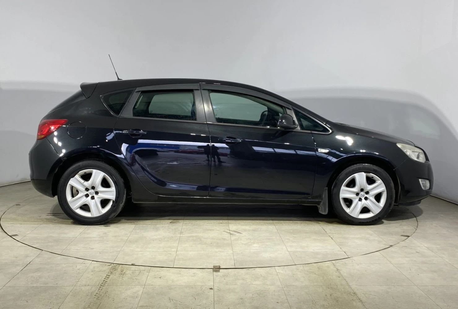 Opel Astra, 2011