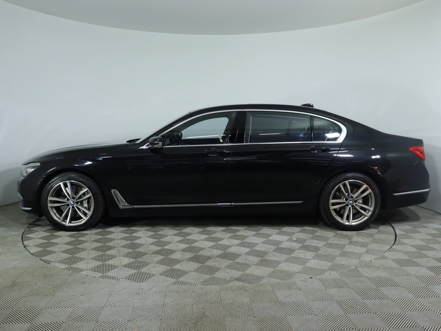 BMW 7 серии, 2016