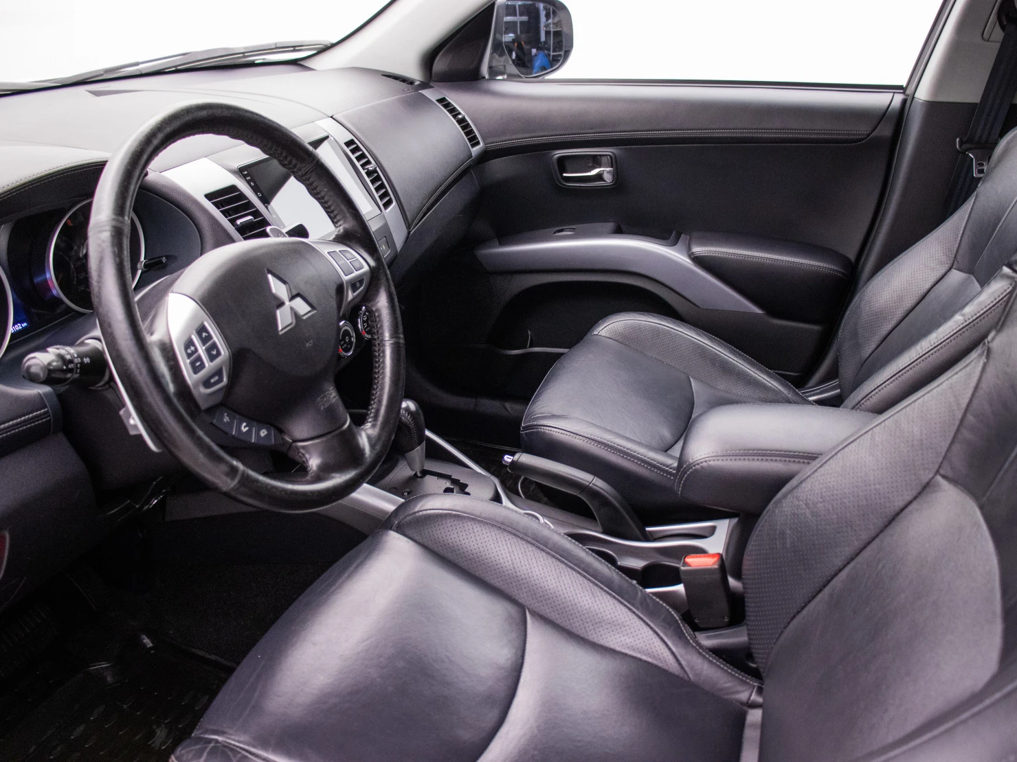 Mitsubishi OUTLANDER, 2011