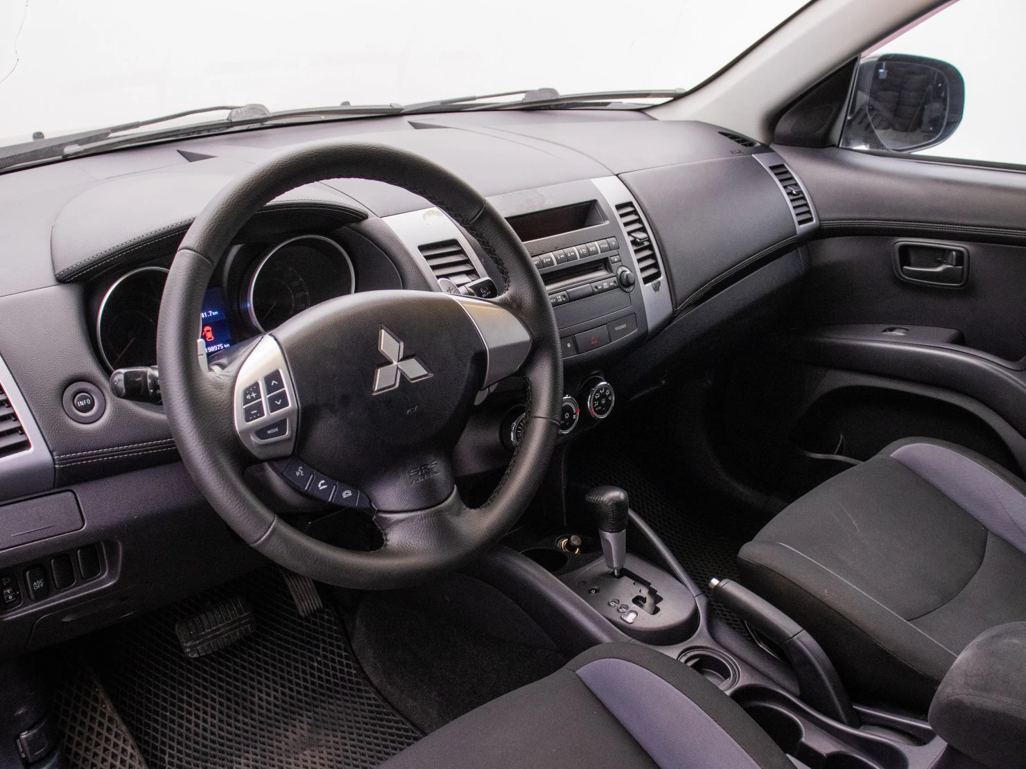 Mitsubishi OUTLANDER, 2010