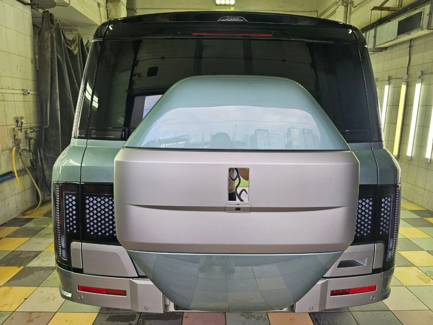 BYD Yangwang U8, 2024