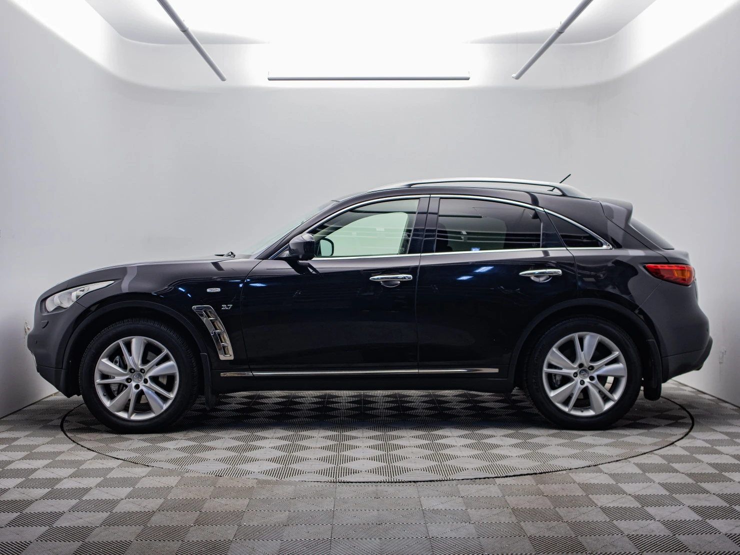 Infiniti QX70, 2014