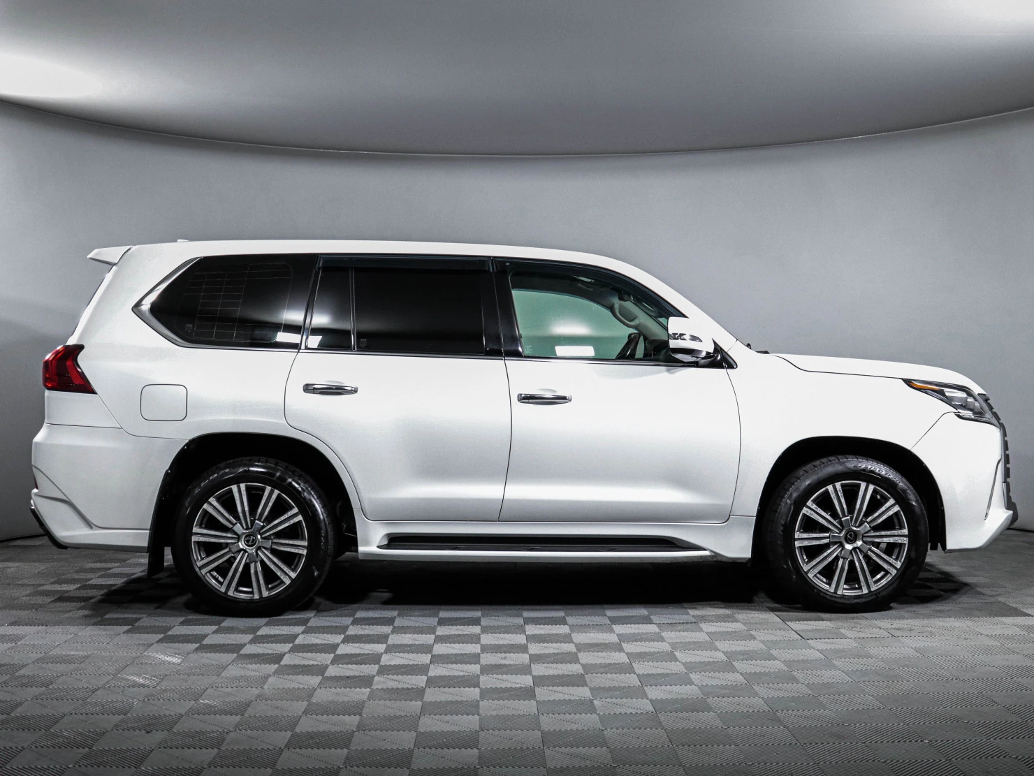Lexus LX, 2017