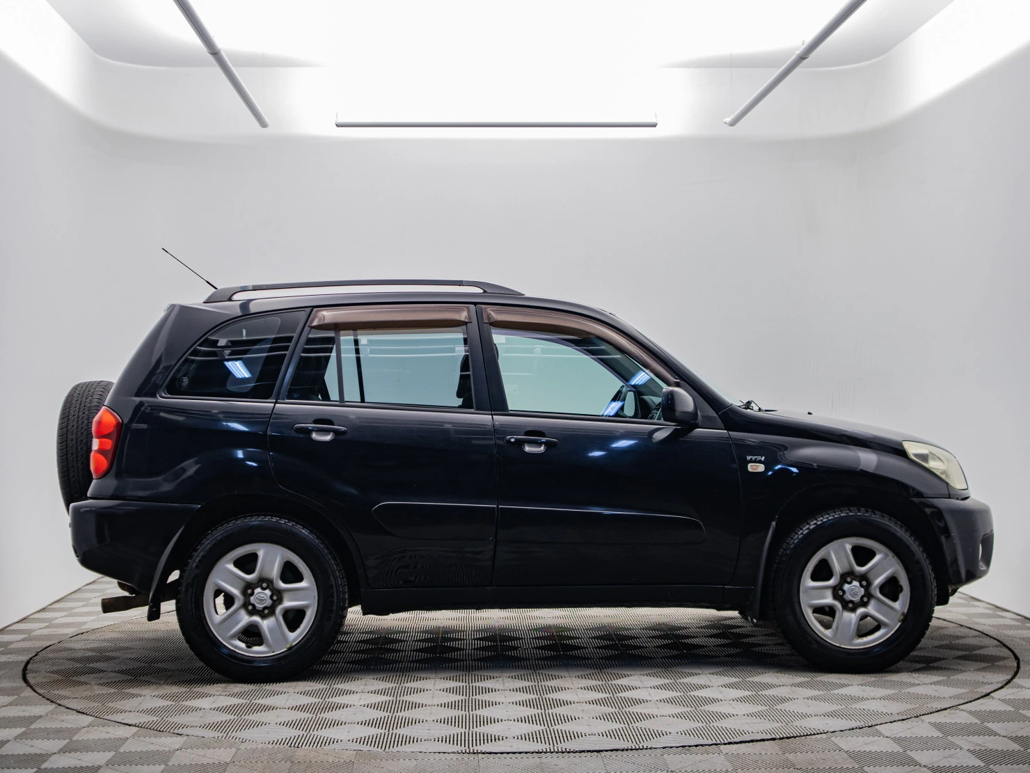 Toyota RAV4, 2005