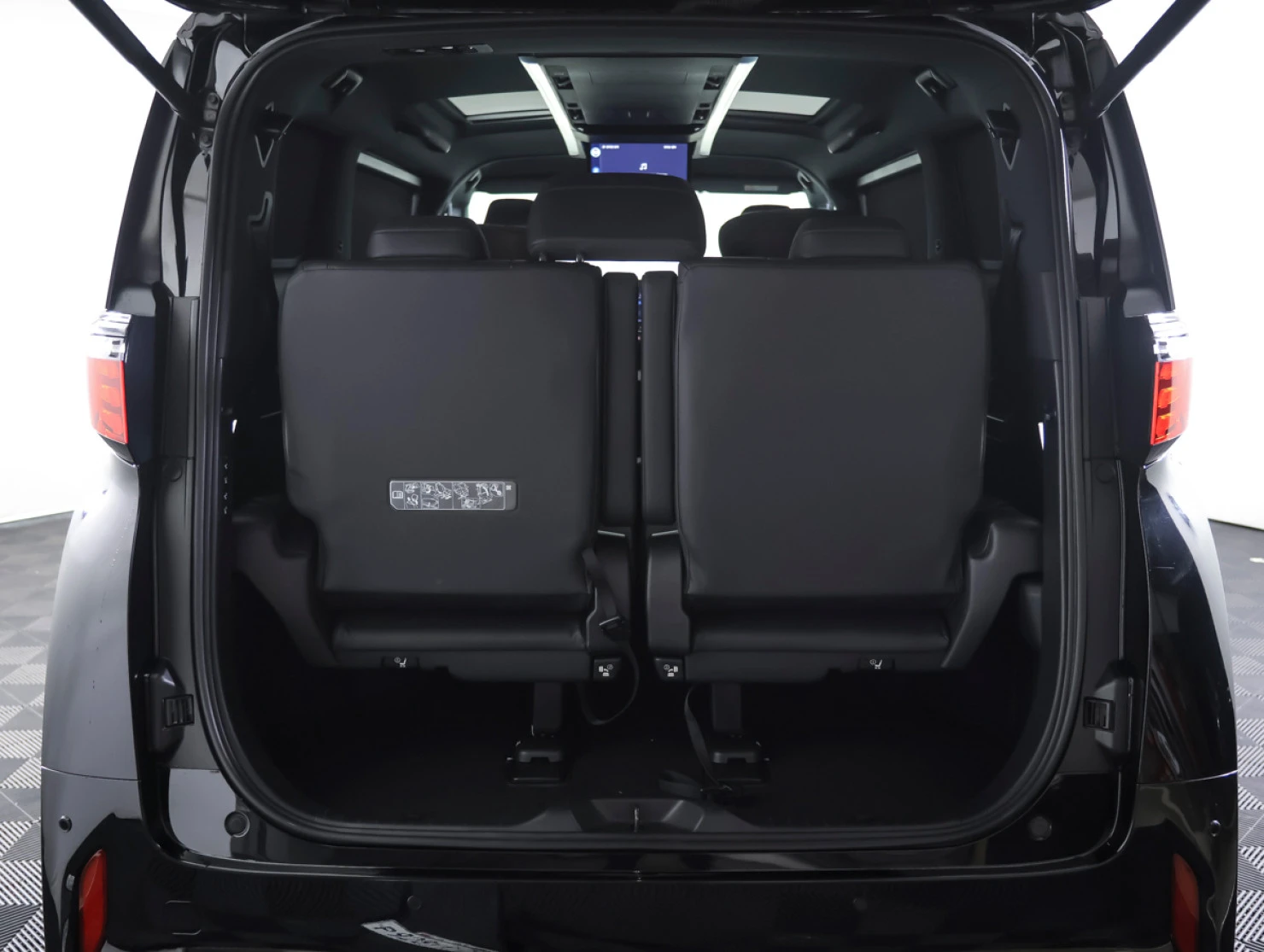 Toyota Alphard, 2023