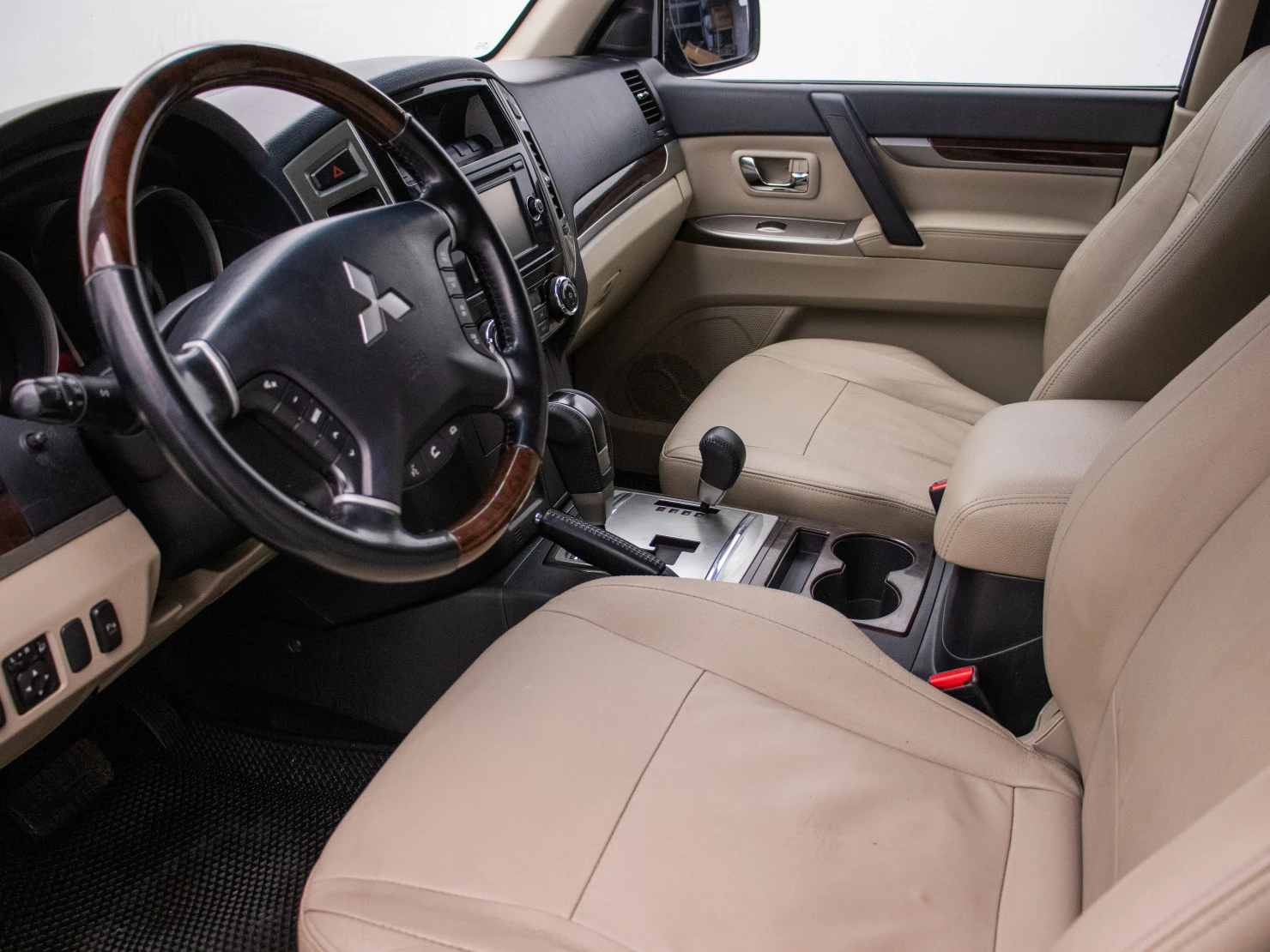 Mitsubishi PAJERO, 2017