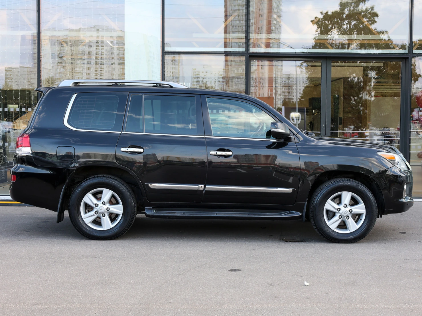 Lexus LX, 2013