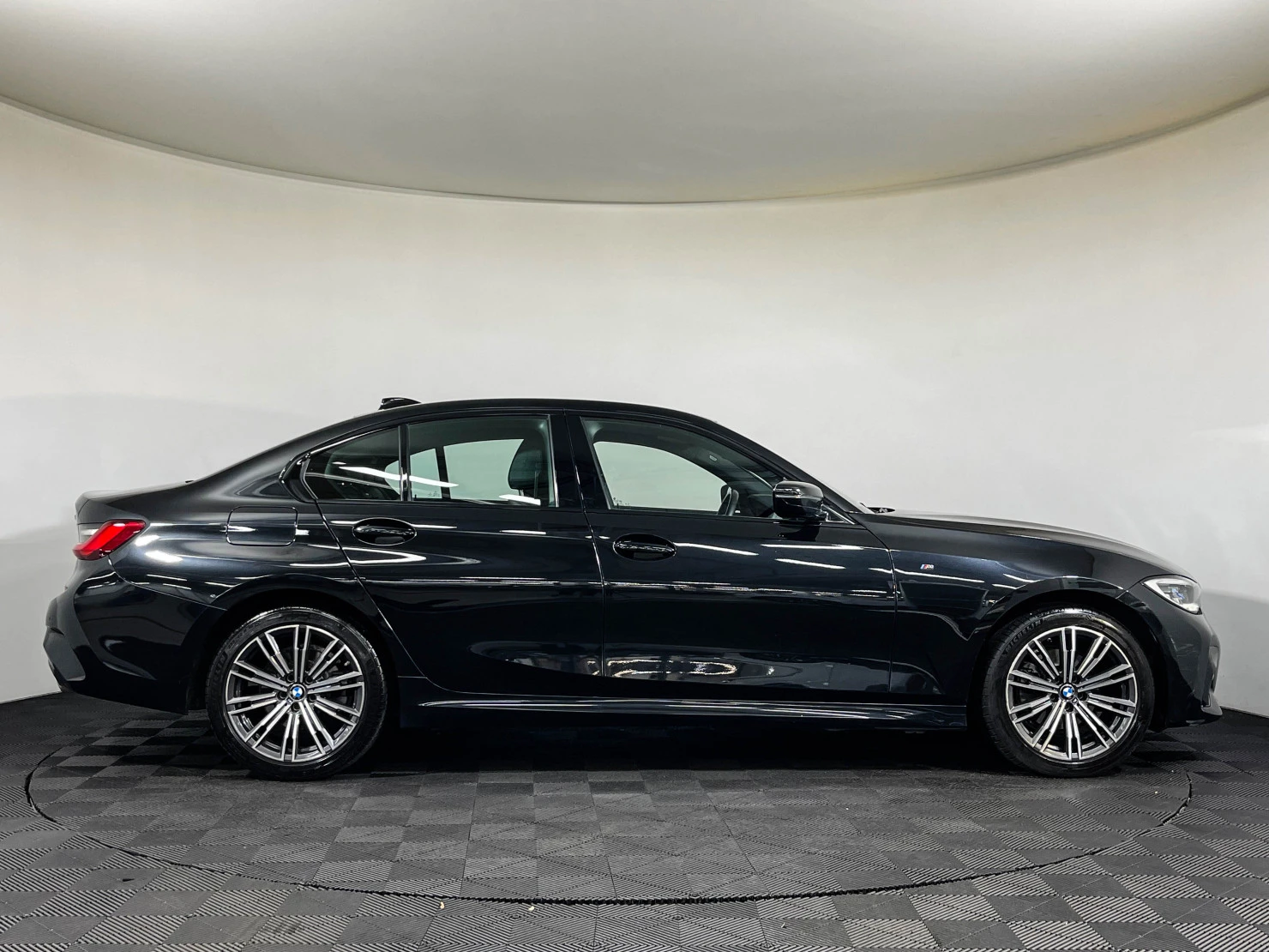BMW 3 серии, 2021