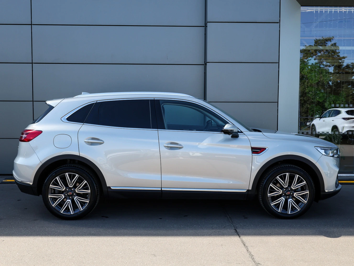 Hongqi HS5, 2024