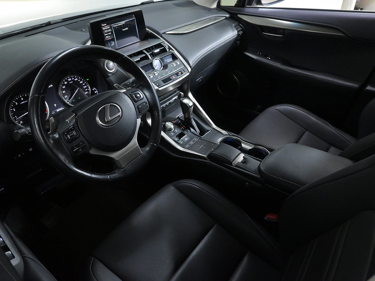 Lexus NX, 2019