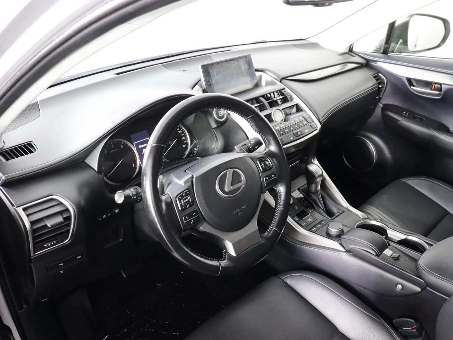 Lexus NX, 2015