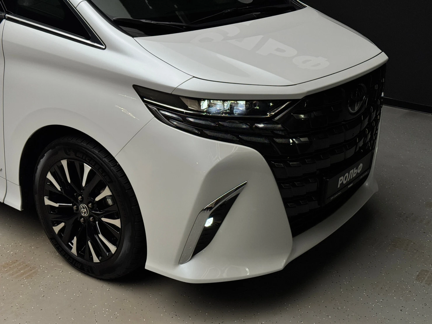 Toyota Alphard, 2024