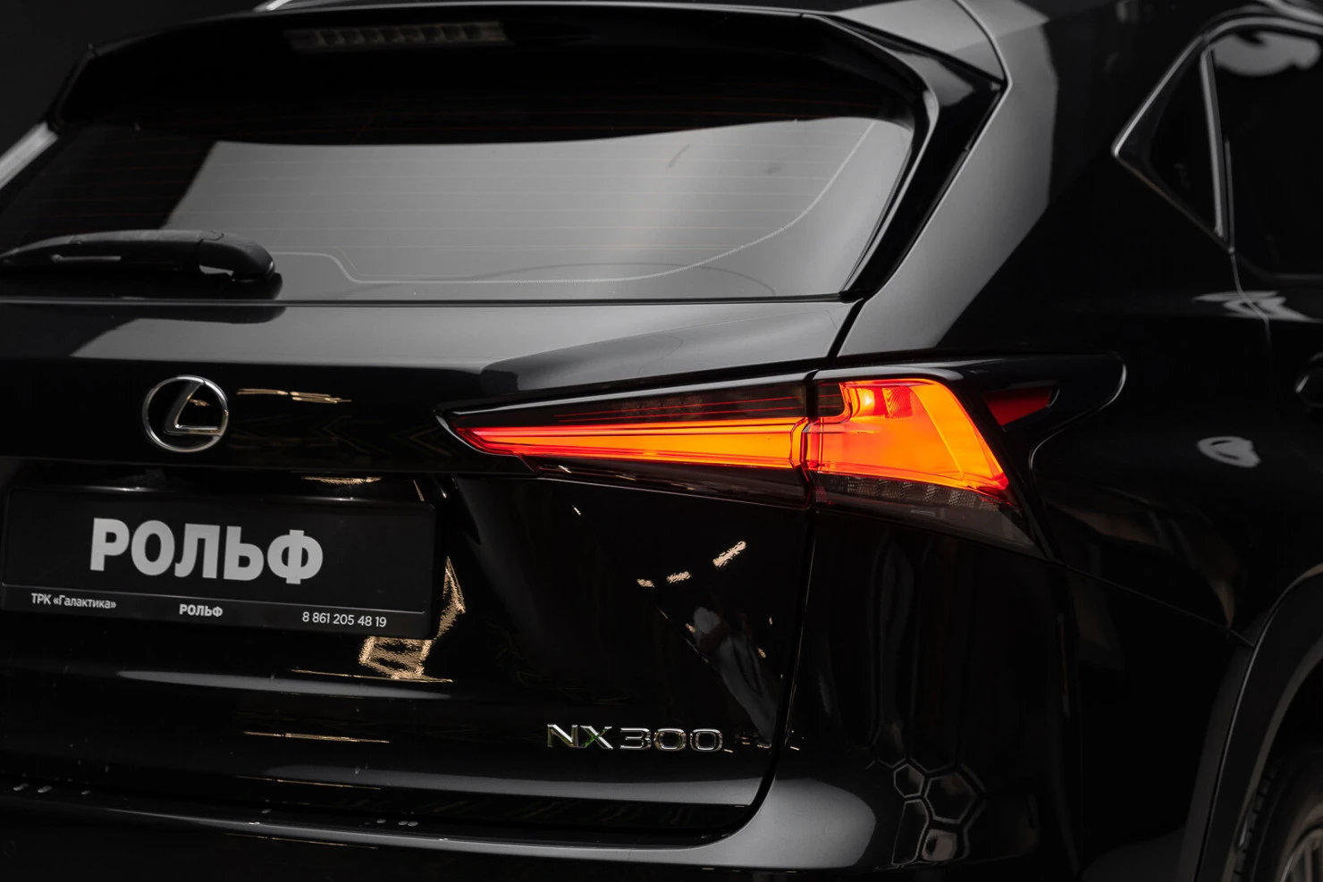 Lexus NX, 2021