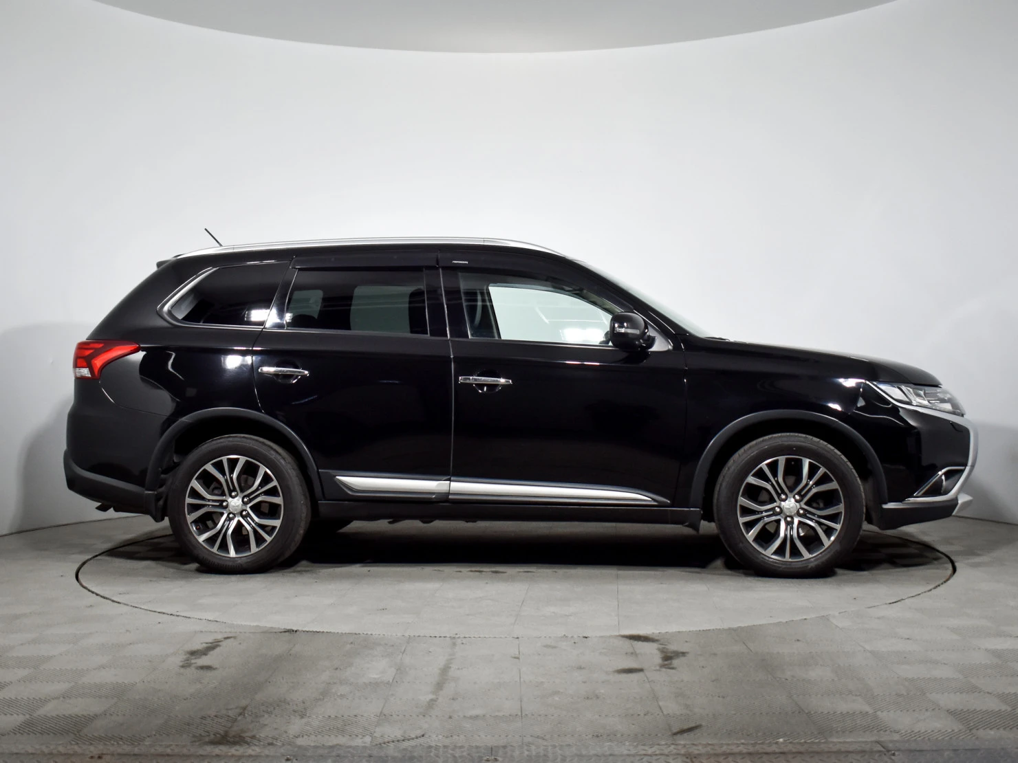 Mitsubishi OUTLANDER, 2016