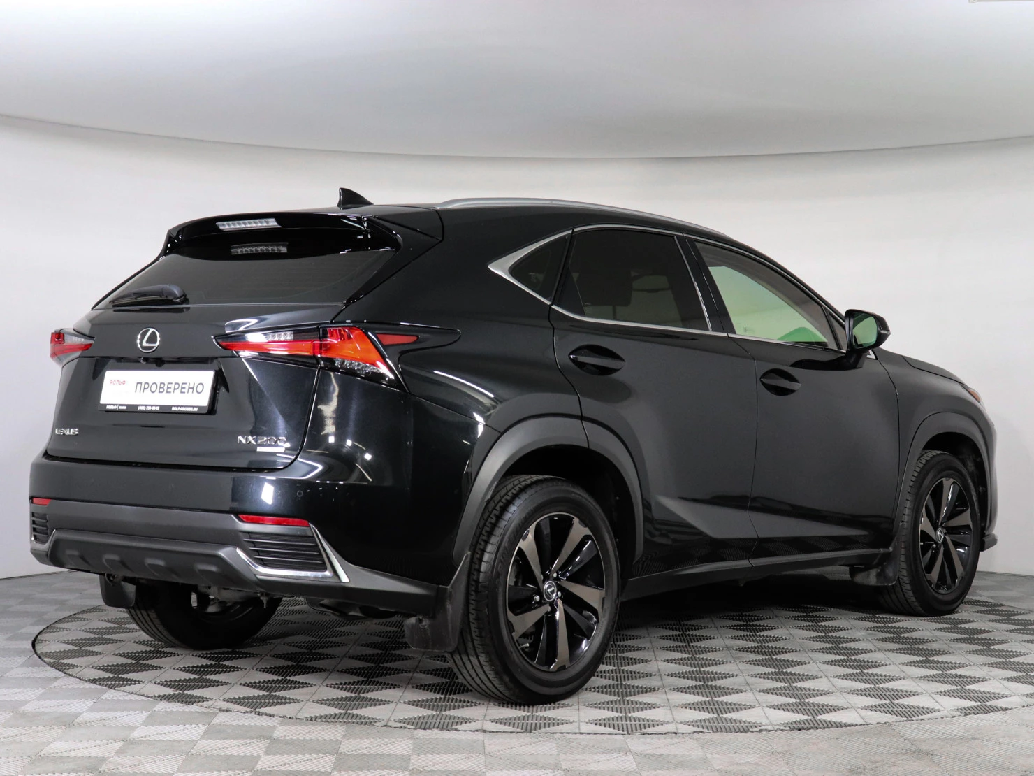 Lexus NX, 2021