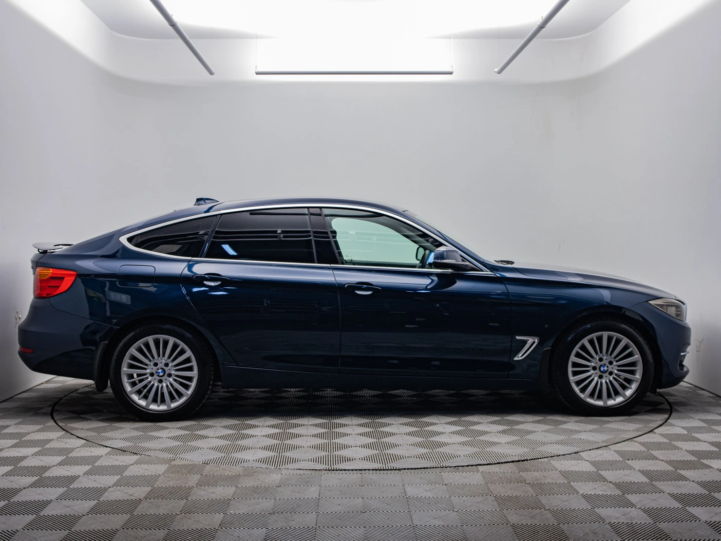 BMW 3 серии, 2015