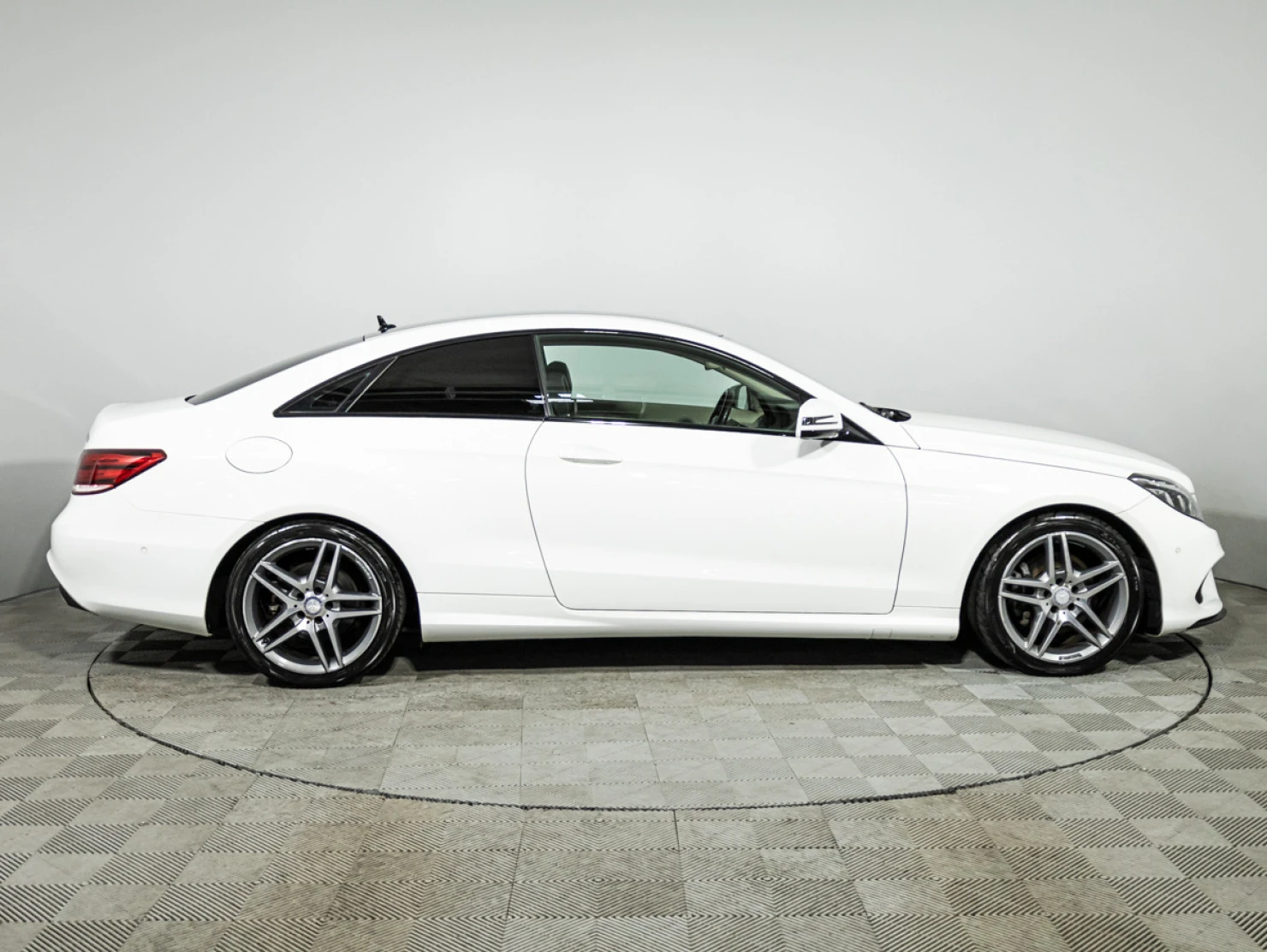 Mercedes-Benz E-Класс, 2014