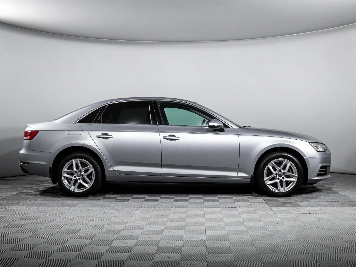 Audi A4, 2015