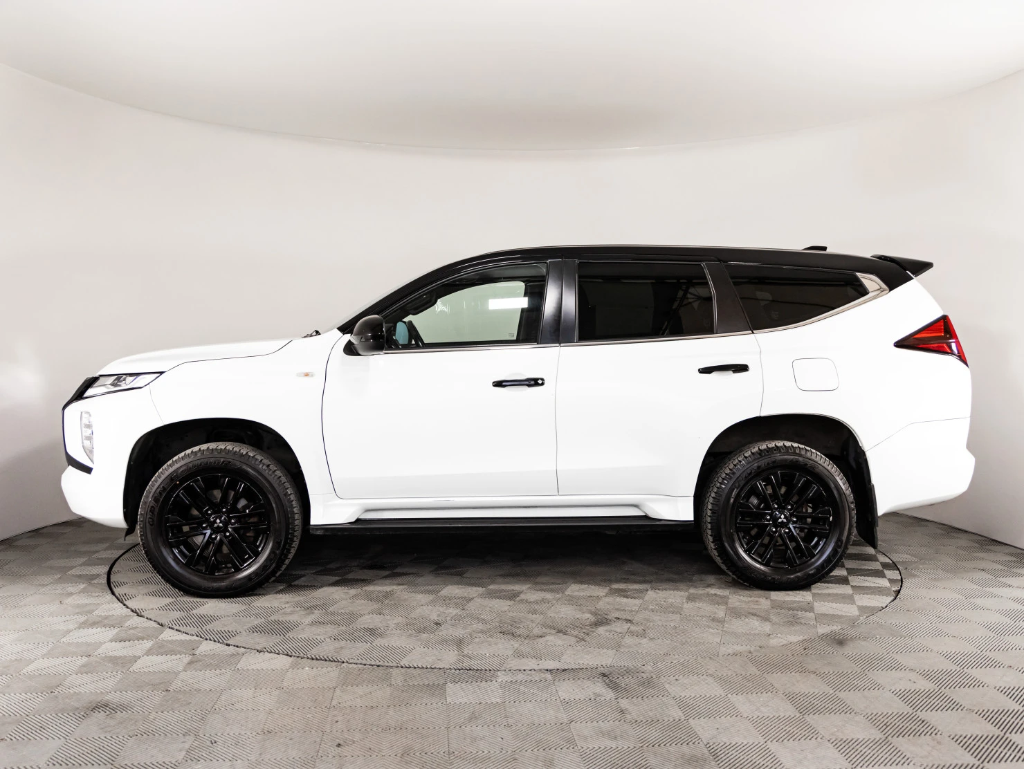 Mitsubishi Montero Sport, 2022