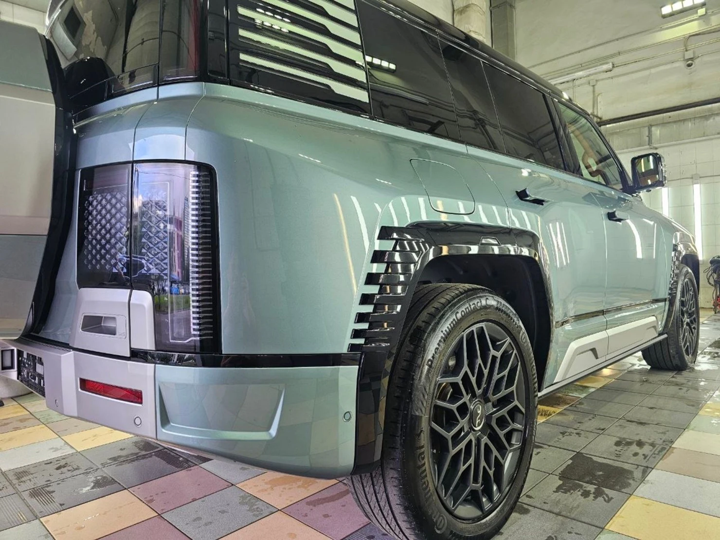 BYD Yangwang U8, 2024