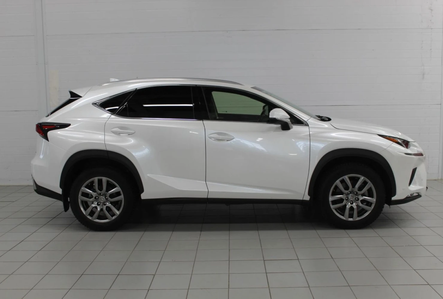 Lexus NX, 2019