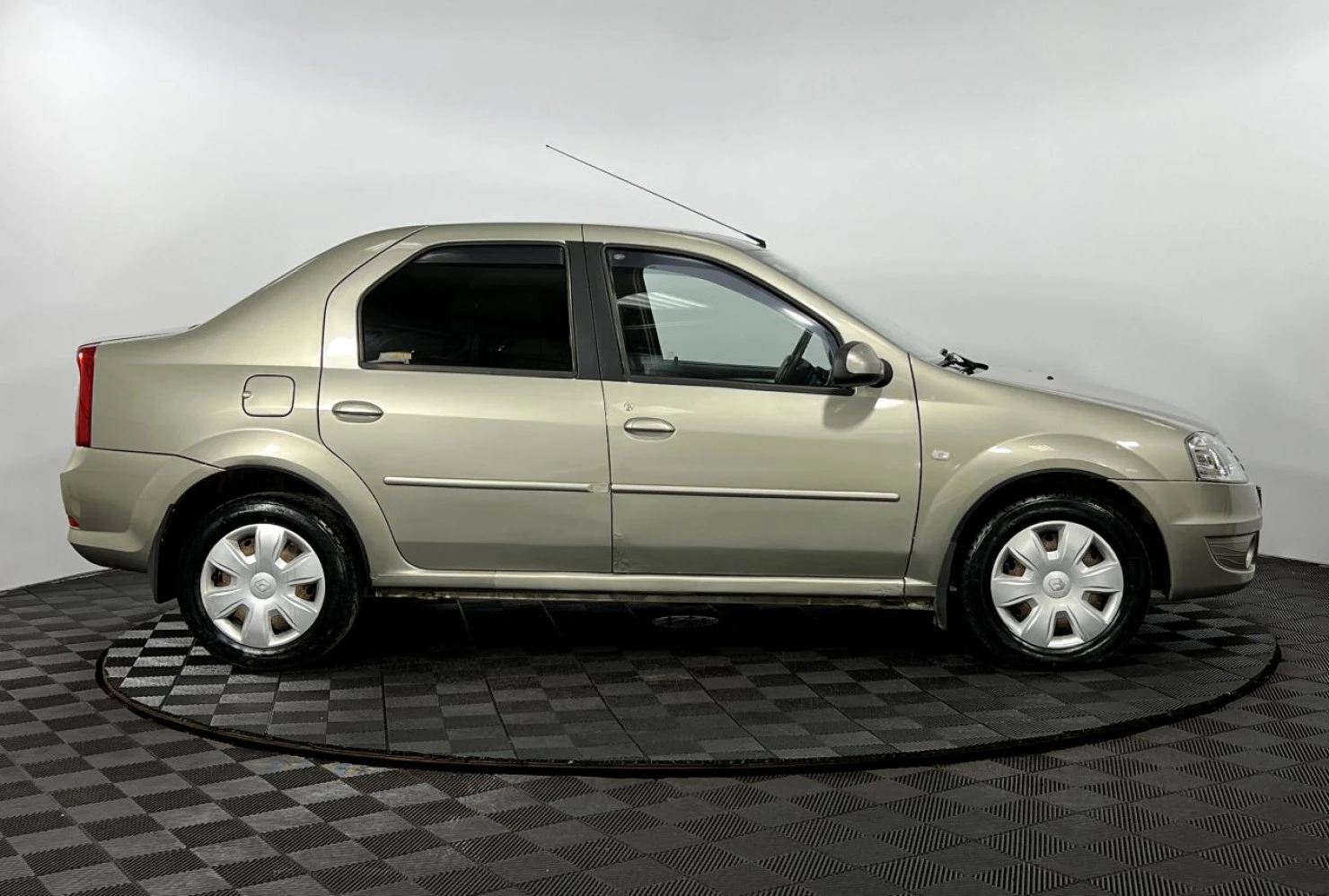 Renault Logan, 2012