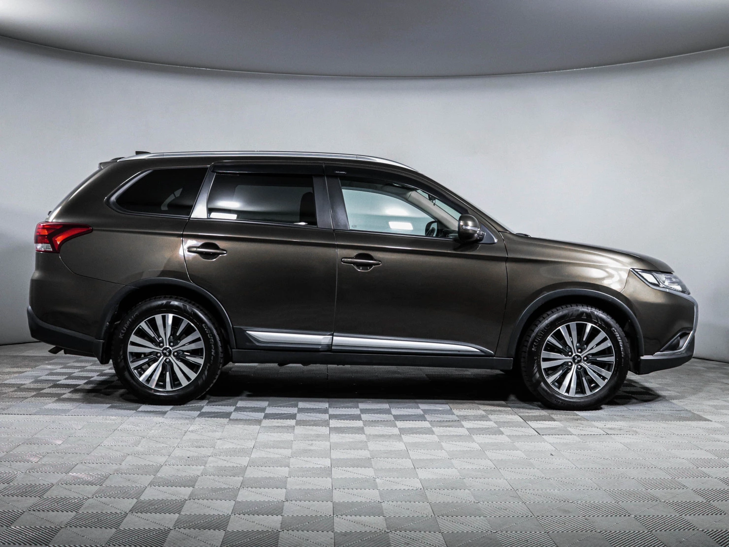 Mitsubishi OUTLANDER, 2019