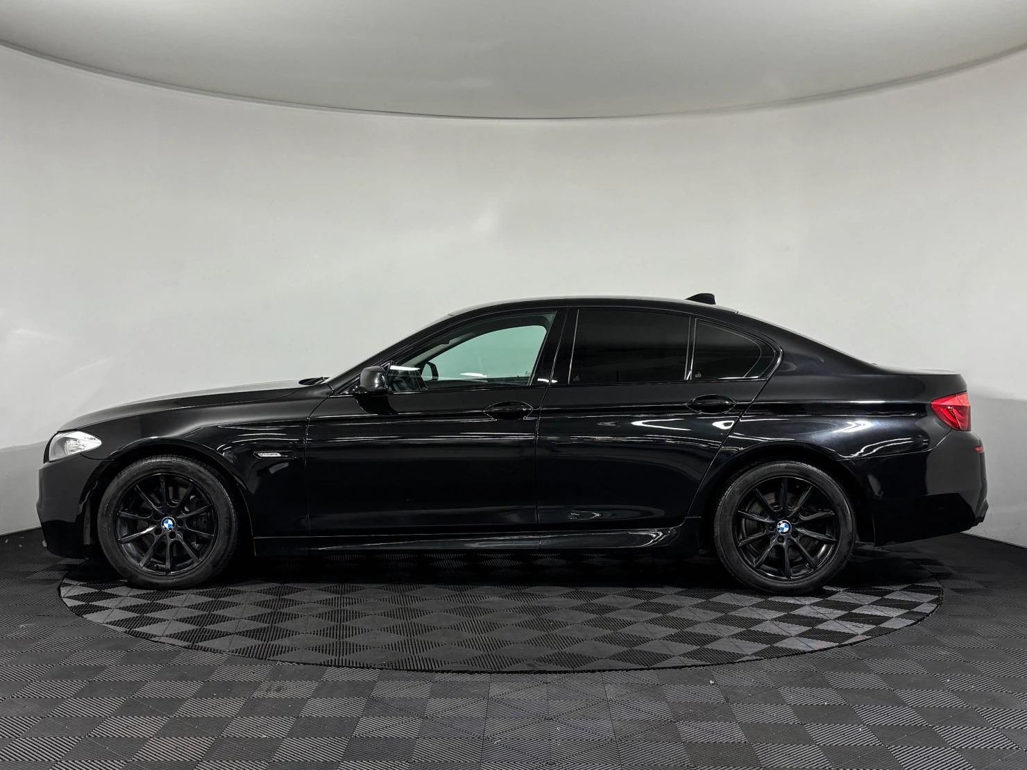 BMW 5 серии, 2011