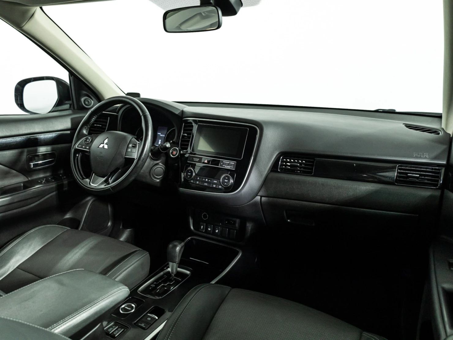 Mitsubishi OUTLANDER, 2019