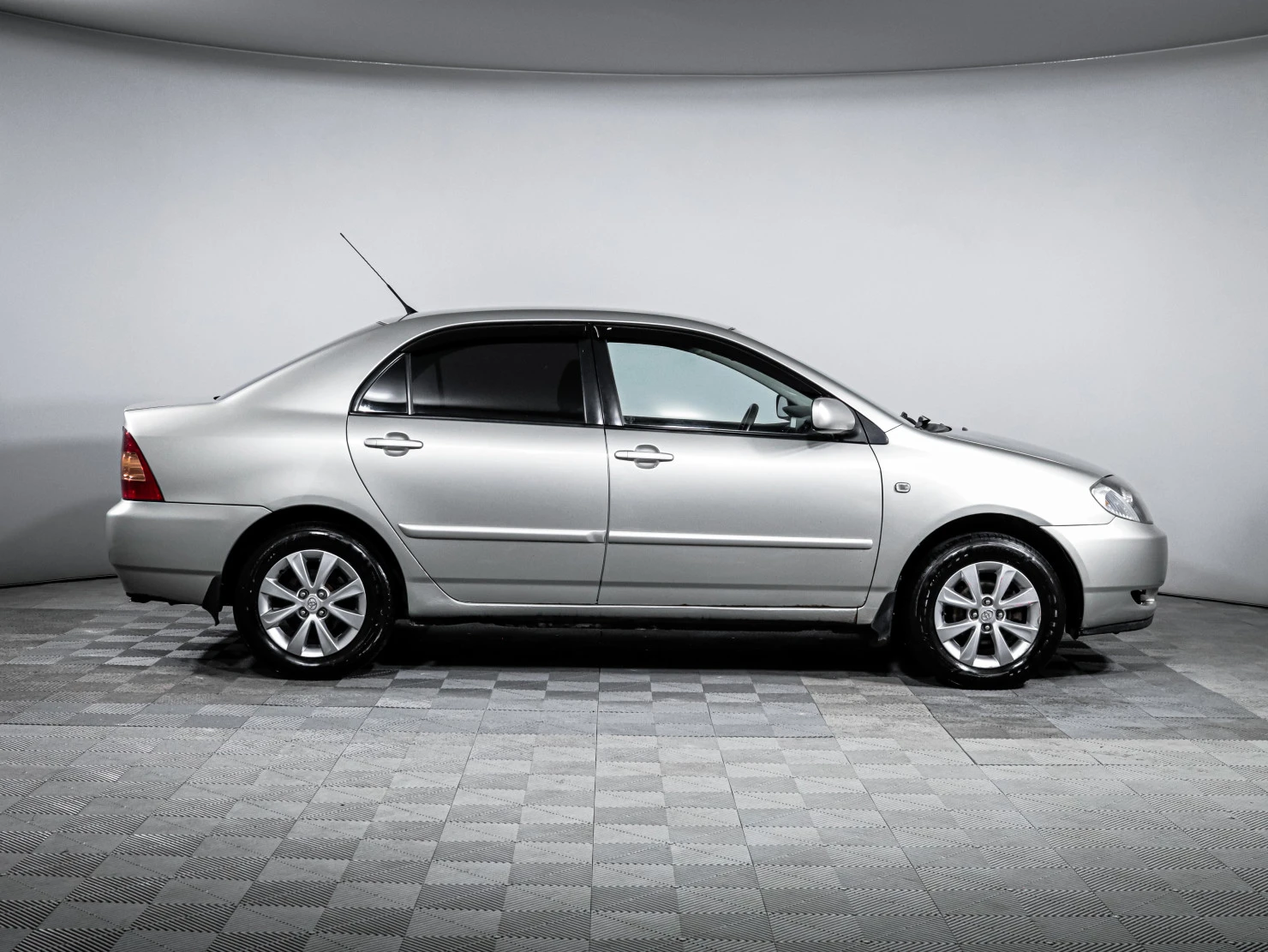 Toyota Corolla, 2004