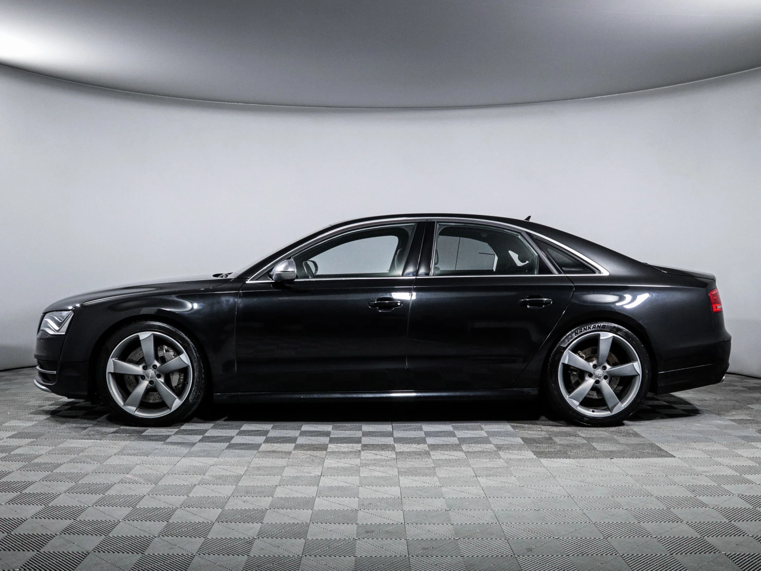 Audi S8, 2013
