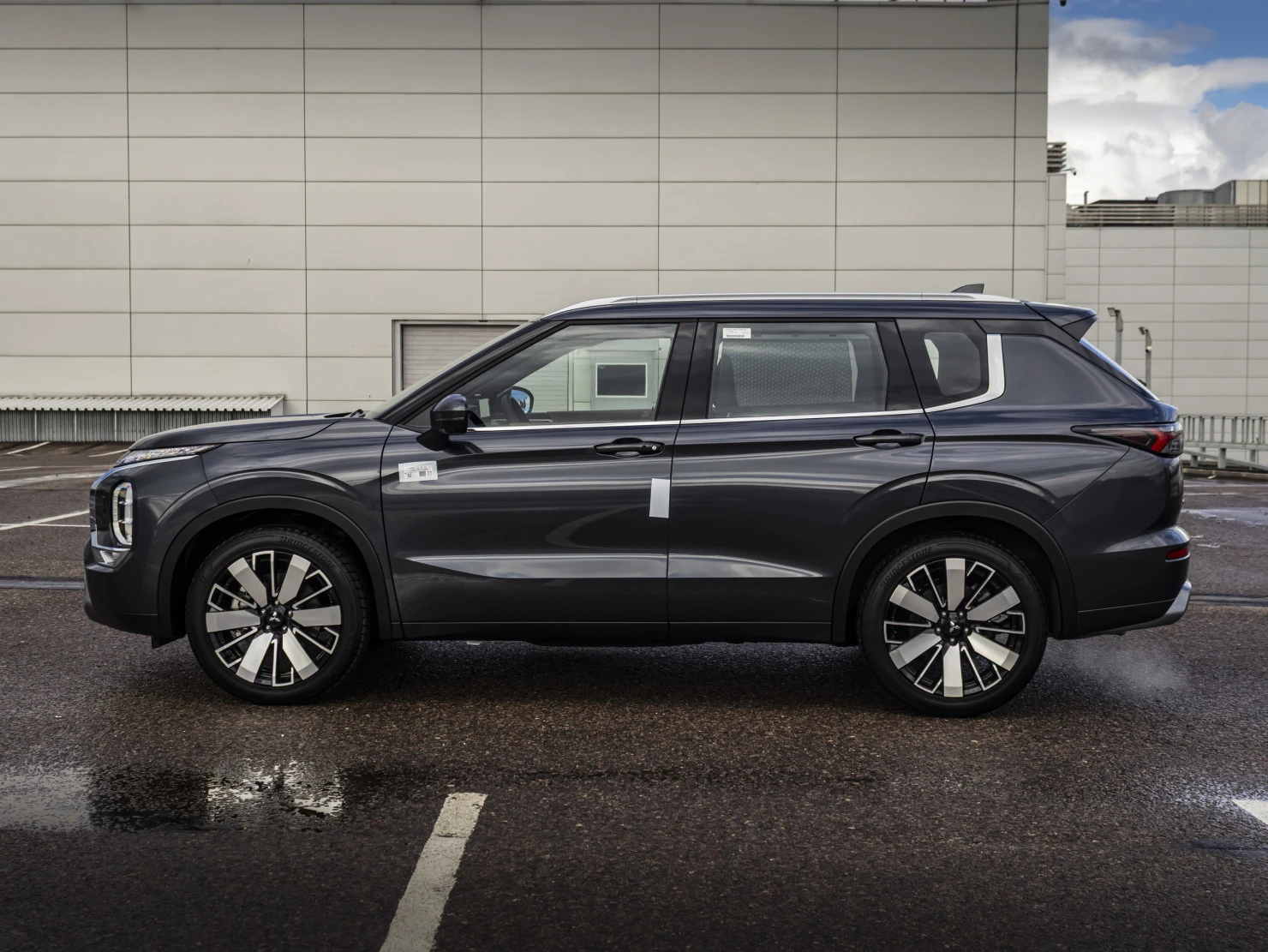 Mitsubishi OUTLANDER, 2025